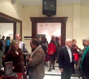 6. Momentos de faladoiro tras a presentación e mentres o autor asinaba na sala.