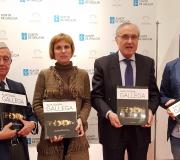 1. De izq. a dcha.,o presidente da Academia de Gastronomía Rafael Ansón, a directora de Turismo Nava Castro, o delgado da Xunta en Madrid José Ramón Ónega e o cociñeiro Pepe Solla.