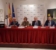 2. Mesa cos intervenientes de izq. a dcha.,o presidente da Academia de Gastronomía Rafael Ansón, a directora de Turismo Nava Castro, o delgado da Xunta en Madrid José Ramón Ónega e o cociñeiro Pepe Solla.