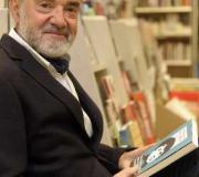 Xavier Seoane (A Coruña, 1954) é&nbsp;o&nbsp;autor desta biografía novelada sobre Rosalía de Castro.

