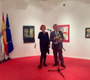 2. A artista multicisciplinar Pilar Santos na inauguración da mostra co coordinador de Actos da Casa de Galicia Ramón Jiménez.