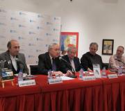 Véliz del Carpio, Manuel E. López, o delegado da Xunta, José Ramón Ónega, o xornalista Fdo. Ónega, Palacio Cantos, Hernán e Puri Sánchez, na mesa.