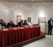 Jesús Egido, no atril, seguido desde a mesa por Fernán Vello, Seoane, o presidente do Consello de Estado, Romay Beccaría, o delegado da Xunta, José Ramón Ónega, e Mayoral.