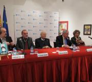 Fernán Vello, Seoane, o presidente do Consello de Estado, Romay Beccaría, o delegado da Xunta, José Ramón Ónega, e Mayoral, na mesa do acto.