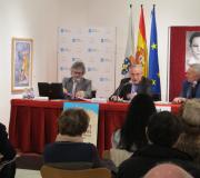 Un momento da presentación da obra, con Esteban Meruéndano, o delegado da Xunta, José Ramón Ónega, e Rodríguez Iglesias na mesa.