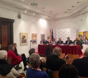 3. A mesa cos intervenientes na presentación e parte do público.