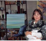 Dolores Guerrero interpreta el&nbsp;mundo, lo transforma siempre en clave poética y&nbsp;sugerente, llevándonos hacia los confines de su&nbsp;plástica poética e intimista.
