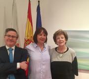 2. De esquerda a dereita, Ramón Jimenez, Dolores Guerrero e Rosa de Lahidalga, instantes antes do acto de inauguración.