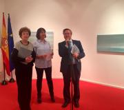 3. De esquerda a dereita, a presidenta da Asociación Española de Pintores e Escultores Rosa da Lahidalga, a artista Dolores Guerrero, e o coordinador de Actividades Culturais da Casa de Galicia, Ramón Jiménez, no acto de inauguración da mostra.