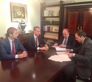 2. Momento da firma do Convenio de Colaboración Financeira entre AEGAMA e o Banco Santander; de esquerda a dereita, José María Morillo, Óscar de la Sota, Julio Lage e Daniel Bezanilla.