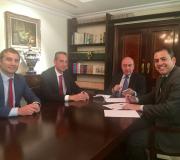 3. Tras a firma, de esquerda a dereita, José María Morillo, Óscar de la Sota, Julio Lage e Daniel Bezanilla.