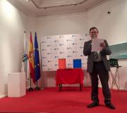 2. O coordinador de Actividades da Casa de Galicia, Ramón Jiménez, realizou a presentación do mago e humorista Luís Boyano, en nome do delegado da Xunta José Ramón Ónega.