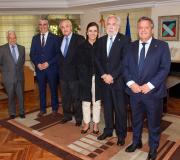 O presidente de PSN, Miguel Carrero, o deputado Miguel Ángel Viso, o delegado da Xunta José Ramón Ónega, a deputada Pilar Rojo, o presidente do Parlamento de Galicia, Miguel Ángel Santalices e o presidente de Asomega, Julio Ancochea, nun pousado previo ao acto.