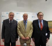 O delegado da Xunta en Madrid e director da Casa de Galicia, José Ramón Ónega, o autor do libro, Christian Careaga, e o economista Ramón Tamames.