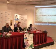 2. Na mesa de presentación, o delegado da Xunta en Madrid e director da Casa de Galicia José Ramón Ónega, o alcalde de Ponteareas Xosé Represas e a concelleira de Cultura Hortensia Bautista.