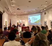 4. A mesa dos intervenientes con parte do público que asistiu ao acto.