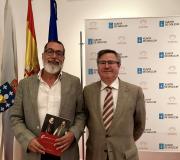 1. O conferenciante Fernando Bartolomé co coordinador da Casa de Galicia, Ramón Jiménez.