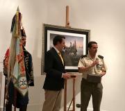 5. O coronel Miguel Hernández Turiño agradece ao pintor a entrega do HEROE DE PAVÍA.