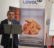 O vicepresidente de Aegama Casimiro Masaguer presenta a Carlos Carcelén, directivo de Level UP.