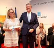 A secretaria de Estado de Economía, Irene Garrido, co vicepresidente da Xunta, Alfonso Rueda, que lle entregou o diploma.