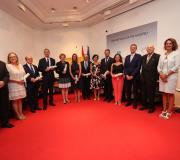 Os homenaxeados co delegado da Xunta, José Ramón Ónega (1), o vicepresidente da Xunta, Alfonso Rueda (11), o presidente do Consello de Estado, José Manuel Romay, e a presentadora, Silvia Jato.
