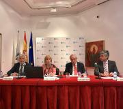 2. Na mesa, Rosendo Fernández de INORDE, Nava Castro directora de Turismo, José Ramón Ónega delegado da Xunta en Madrid e Javier Díaz Trisac xerente de Área Comercial e Atención ao Cliente de Renfe, no acto de presentación dos trens turísticos que tan boa acollida tiveron en edicións pasadas.