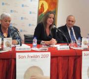 A concelleira de Cultura e Turismo de Lugo, Carmen Basadre, a alcaldesa de Lugo, Lara Méndez, e o delegado da Xunta, José Ramón Ónega, no momento da presentación no que intervén a alcaldesa.