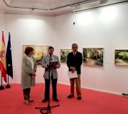 3. Na inauguración, a pintora Carmen Igrexas, o coordinador de Actividades da Casa Ramón Jiménez e o director de Comunicación do Banco de Alimentos Jaime Pereira.