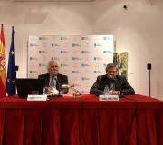 image82252_6.jpeg 2. Na mesa, o conferenciante e tenor Enrique Paz e o coordinador de Actividades Culturais Ramón Jiménez, realizando a presentación.