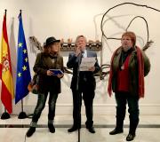 2. No acto de inauguración, de esquerda a dereita, Paz Santos, Ramón Jiménez e Encarnación Pisonero, (Scardanelli).
