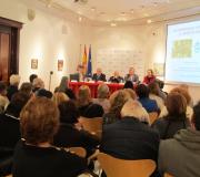 A conferencia foi seguida por numeroso público, entre o que había moitos médicos.