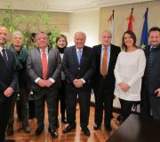 O presidente da Fundación Humans, Julio Zarco, o cirurxián e escritor Alberto Infante, o presidente de Asomega, Julio Ancochea, a vicepresidenta de Asomega Inmaculada Ramos, o presidente de honra do Comité Internacional de Asomega, Enrique Iglesias, o delegado da Xunta e director da Casa de Galicia, José Ramón Ónega, a responsable de Formación e Calidade do Centro de Humanización da Saúde