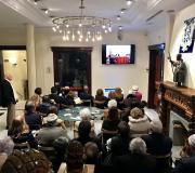 4. Foi preciso habilitar o distribuidor para acoller a todas as persoas que acudiron á presentación do libro de Sáez-Angulo.