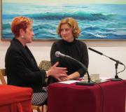 A escritora María Luisa Maillard e a artista Natalia Velasco interpretan un diálogo entre Concepción Arenal e Juana de Vega.