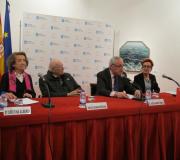A exministra Cristina Alberdi, o presidente do Consejo de Estado, José Manuel Romay, o delegado da Xunta, José Ramón Ónega, e a escritora María Luisa Maillard, durante a presentación.