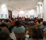 O público encheu a sala principal e o  hall da Casa.
