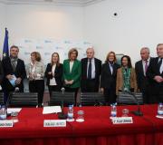 1. De Esquerda a dereita, Fernando Ónega, Carlos Alsina, Pilar Cernuda, Ana Pastor, Fátima Báñez, José Ramón Ónega.Ymelda Navajo, Margarita Robles, Javier Arenas e José Manuel Barreiro.