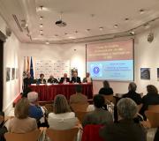 3. A mesa cos intervenientes, Antón M. Pazos, Milagrosa Romero, Romay Beccaría, José Ramón Ónega, José Andrés Gallego e Ramón B. Rodríguez con parte do público que acudiu á Casa á presentación.