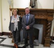 A catedrática de Lingua e Literatura e doutora en Filosofía e Letras María de la Figuera e o coordinador de Actividades Culturais da Casa, Ramón Jiménez.