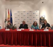 3. Na presentación, o editor Miguel Ángel Matellanes, o delegado da Xunta en Madrid José Ramón Ónega, a autora Milagros Frías entrevistada por Marta Robles.