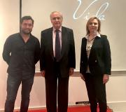 2. Rubén Riós, José Ramón Ónega e Pilar Falcón ante a pantalla de proxección da Casa de Galicia.