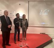 3. Na presentación do pase, o delegado da Xunta en Madrid José Ramón Ónega, o director e produtor Rubén Riós e a presidenta do Club de Xornalistas Galegos en Madrid Pilar Falcón.