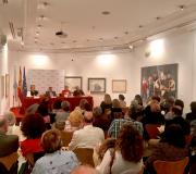 4. Case un centenar de persoas acudiron á presentación do libro de Pepa Neto.