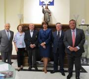O presdiente de PSN, Miguel Carrero, a directiva de Asomega Julia Buján, o socio fundador de Asomega e pai da conferenciante, Juan José Fernández-Teijeiro, a conferenciante, Ana Fernández-Teijeiro, o coordinador de Actividades da Casa de Galicia, Ramón Jiménez, e o presidente de Asomega, Julio Ancochea.