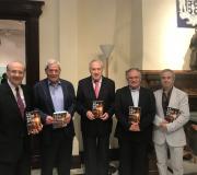 1. De esquerda a dereita, Carlos Reigosa, Alfonso Palomares, o delegado da Xunta en Madrid José Ramón Ónega, Ángel Basanta e Jesús Espino, todos coa novela presentada.