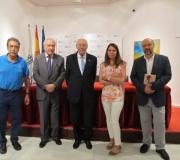 O escritor e crítico literario Vicente Araguas, o delegado da Xunta en Madrid, José Ramón Ónega, o expresidente do Consello de Estado José Manuel Romay, a escritora e deseñadora Begoña Peñamaría e o editor Basilio Cañada.