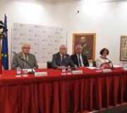 O presidente da Real Academia Galega, Víctor Freixanes, o delegado da Xunta e director da Casa de Galicia, José Ramón Ónega, o secretario xeral de Política Lingüística, Valentín García, e a presidenta da AIEG e directora do Centro de Estudos Galegos da Universidade Complutense de Madrid, Carmen Mejía, na inauguración do Congreso.