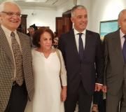O presidente da Real Academia Galega, Víctor Freixanes, a presidenta da AIEG e directora do Centro de Estudos Galegos da Universidade Complutense de Madrid, Carmen Mejía, o secretario xeral de Política Lingüística, Valentín García, e o delegado da Xunta e director da Casa de Galicia, José Ramón Ónega, antes de comezar o acto.