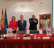 Celia Castro Fernández, Ramón Jiménez, Víctor Nieto Alcaide e Laura Rodríguez Herrera, instantes antes de comezar a presentación.