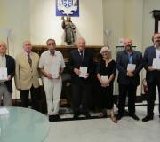 Os escritores Manuel Pereira, Antonio Domínguez Rey e Vicente Araguas, o delegado da Xunta, José Ramón Ónega, a escritora Luz Pichel, o editor Basilio Rodríguez Cañada e o escritor Miguel Anxo Fernán Vello.
